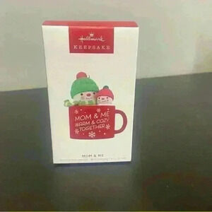 Hallmark 2023 Ornament, “Mom & Me Warm and Cozy‎ Together” Brand New